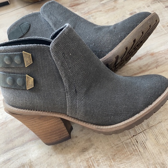 Reaction by Kenneth Cole dark Grey Canvas booties - Picture 3 of 10